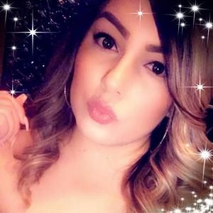 Meet your Posher, Adela